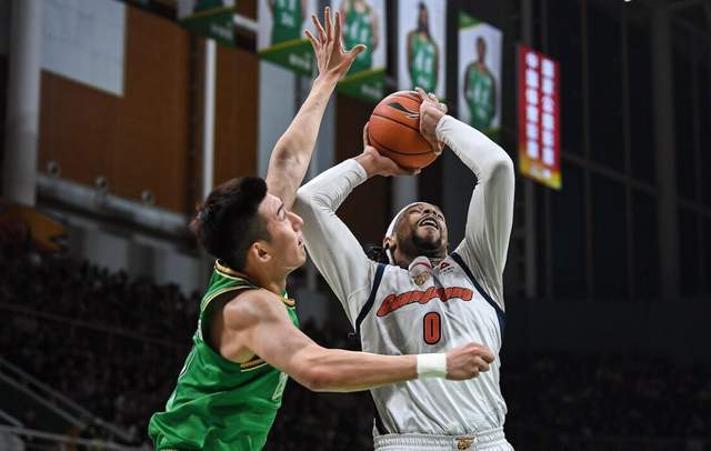 北京体育彩票官网-CCTV5直播！广东VS上海胜负难料，超级外援互不相让，杜锋冲4连胜